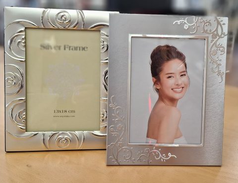 Romantische Rahmen in Silberfarbe mit Rosen Blumen ornament hoch und Querformat Foto-Express Adliswil